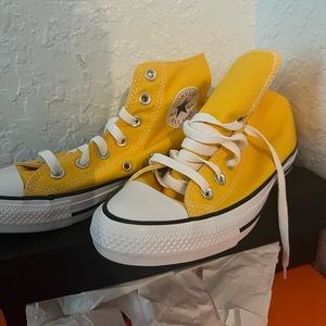 Converse yellow/orange high tops